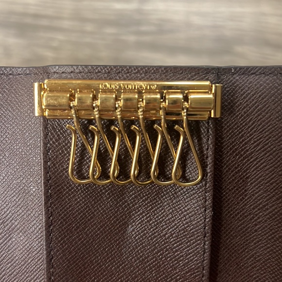 Louis Vuitton 6 key holder - Picture 4 of 10